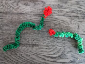 Super Easy & Quick, Inexpensive, Wiggly Pipe Cleaner Caterpillar Craft