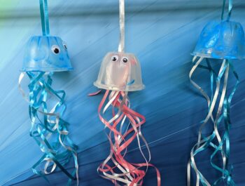 An Easy & Inexpensive Glowing Jellyfish Craft